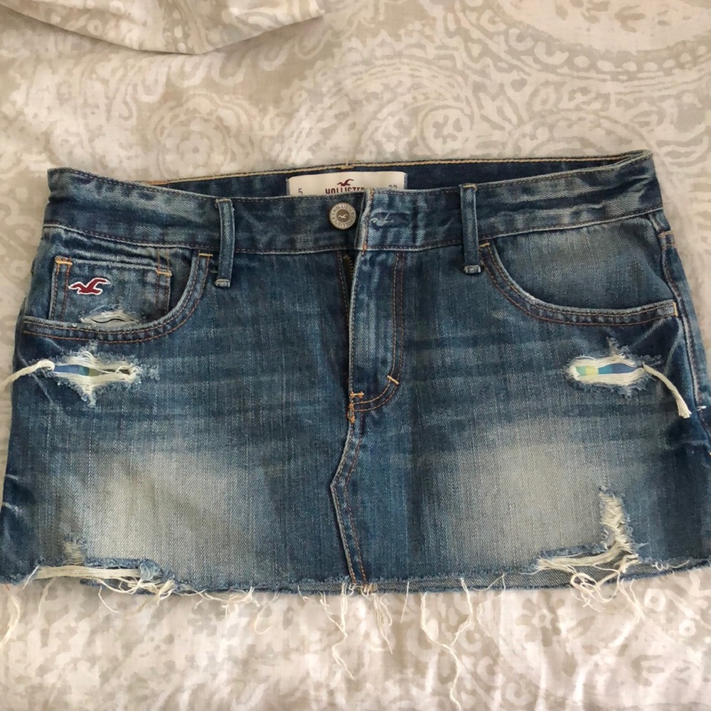 Like new Hollister Cut off jean skirt size 27